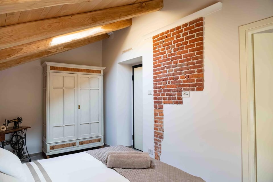 Photo of the whole room, wardrobe