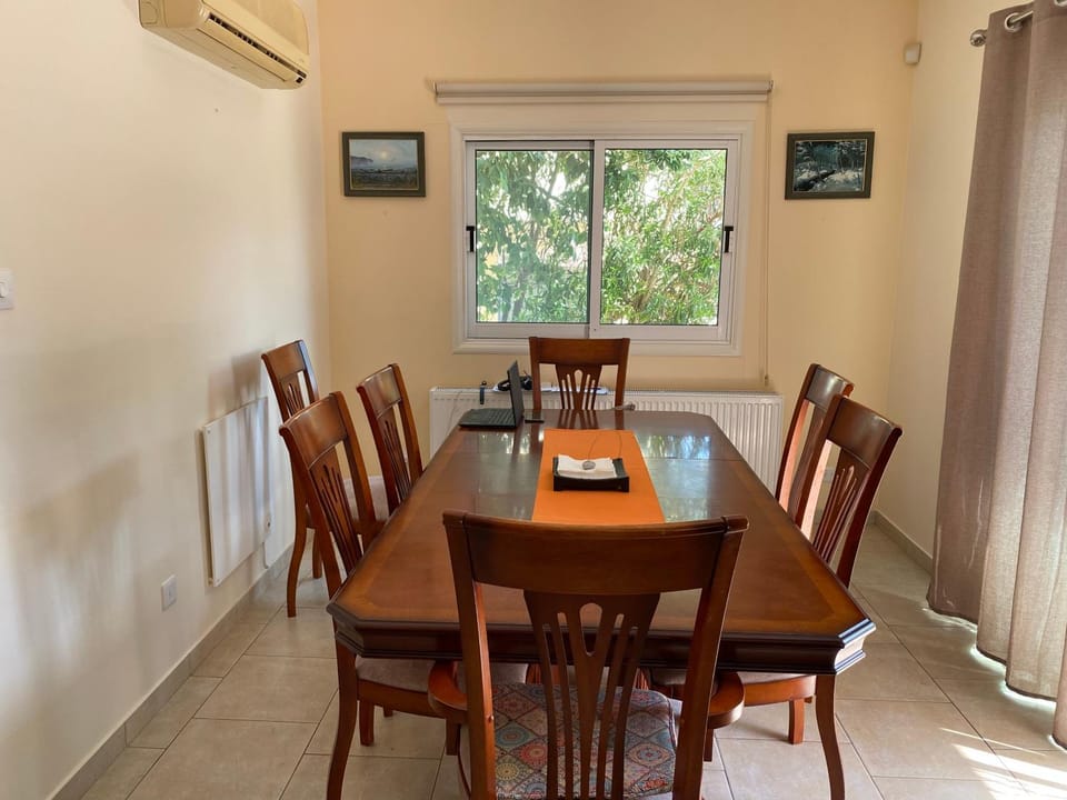 Kitchen or kitchenette, Dining area, kitchen, air conditioner