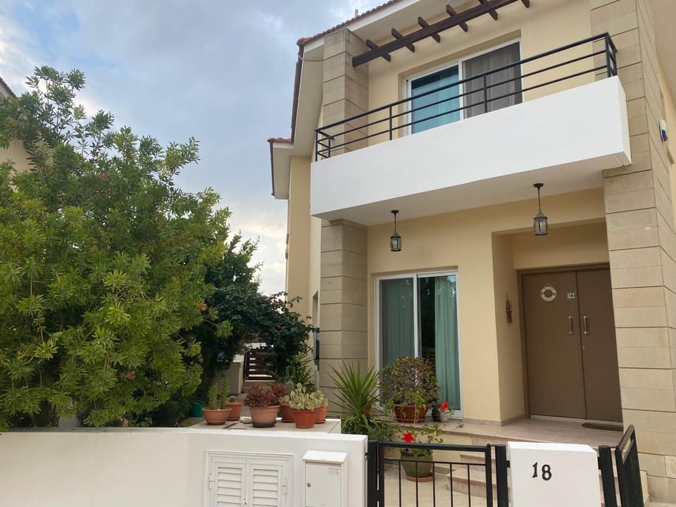 Property building, View (from property/room), Balcony/Terrace