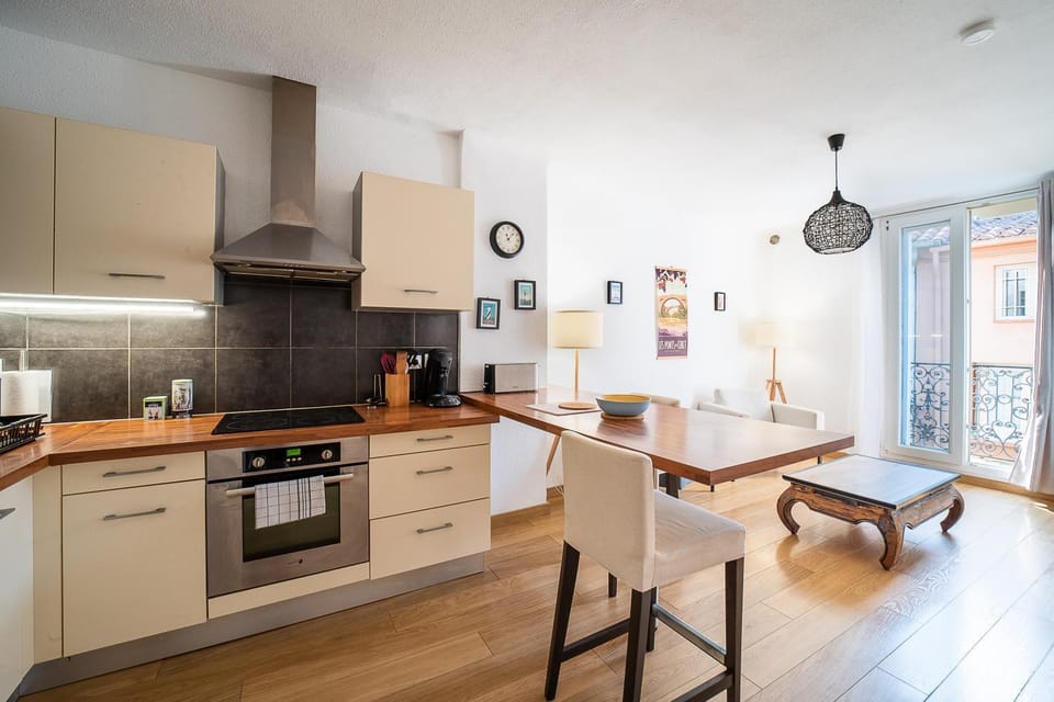 Kitchen or kitchenette, stove