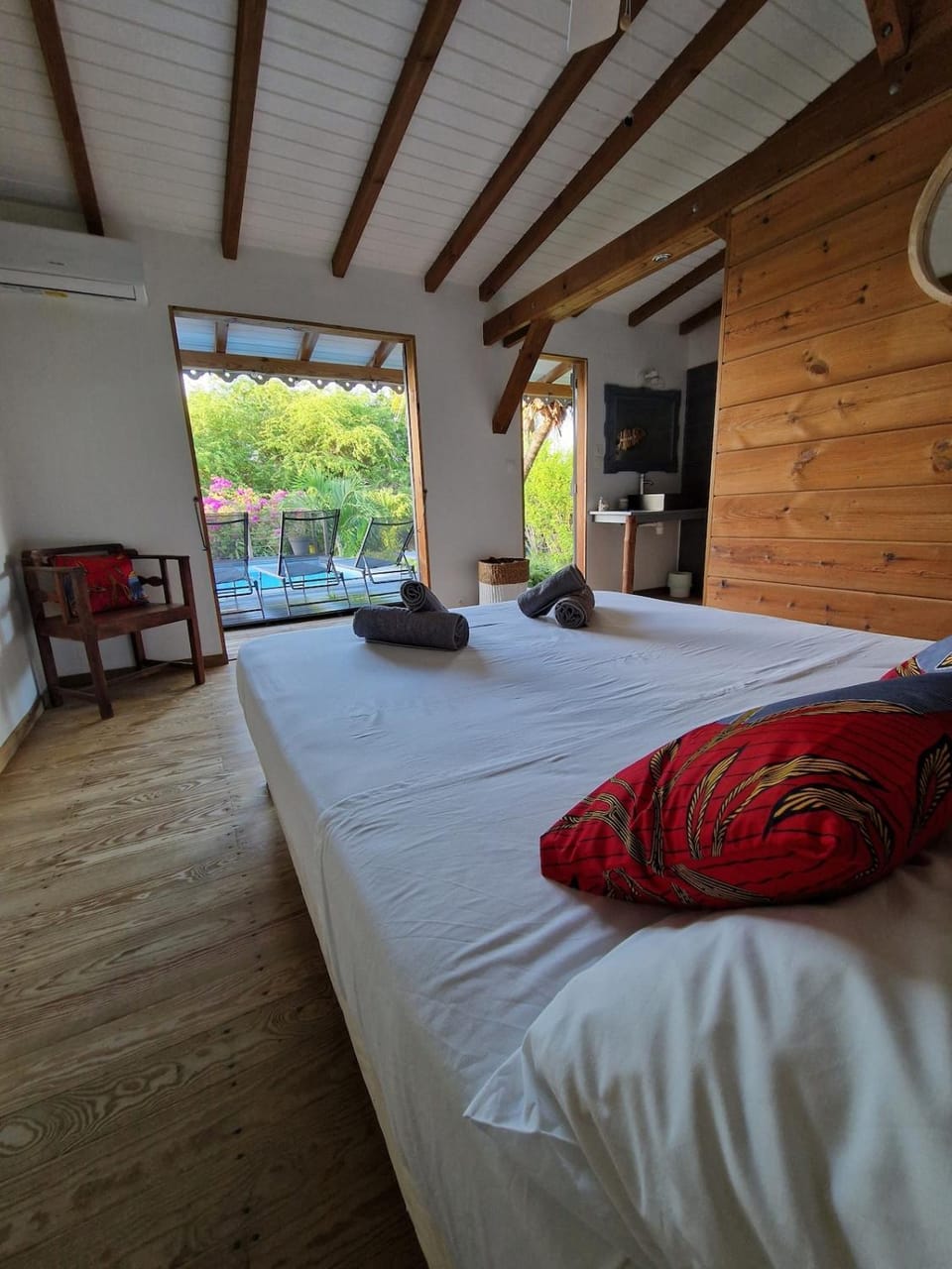 View (from property/room), Balcony/Terrace, Bedroom, Pool view