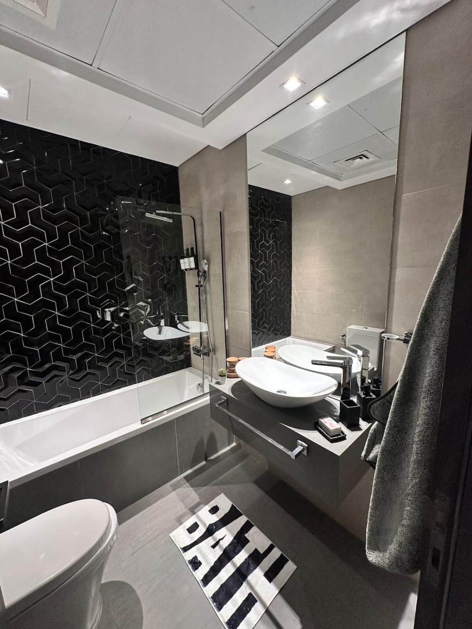 5-Star Vibes Modern Studio Business Bay Apartment in Dubai