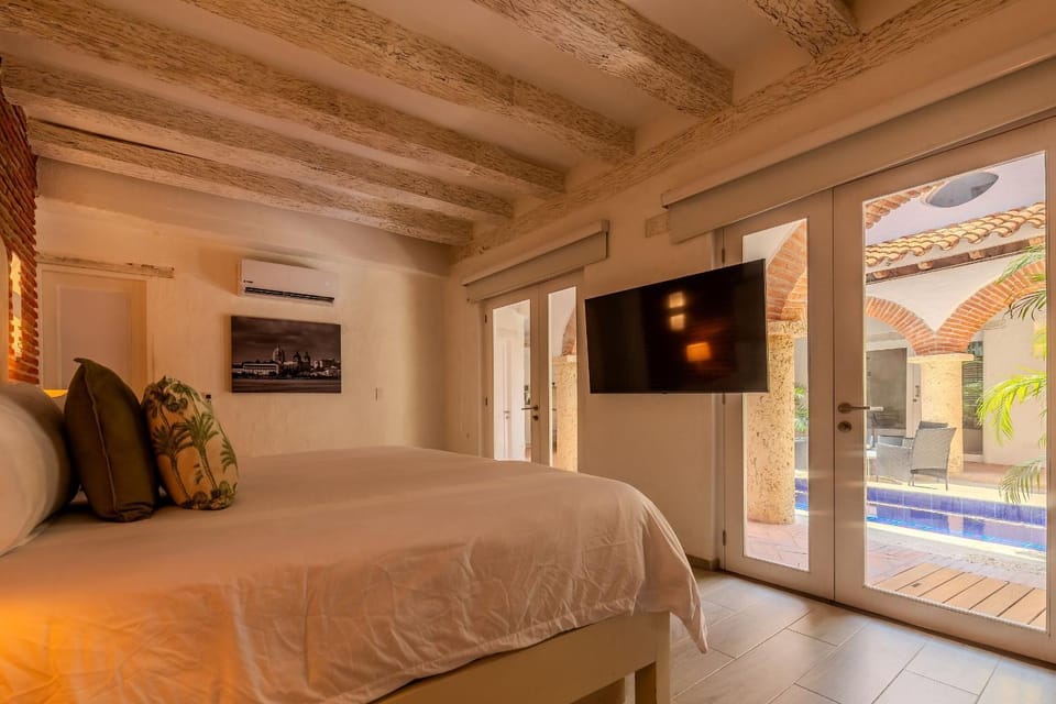 Casa Bovedas - 5 Bedroom Paradise House in Cartagena