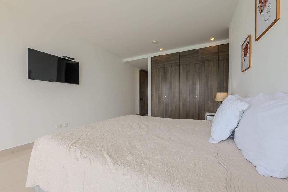 Beautiful 2 Bedroom Apt - 19th Floor Morros City Apartment in Cartagena