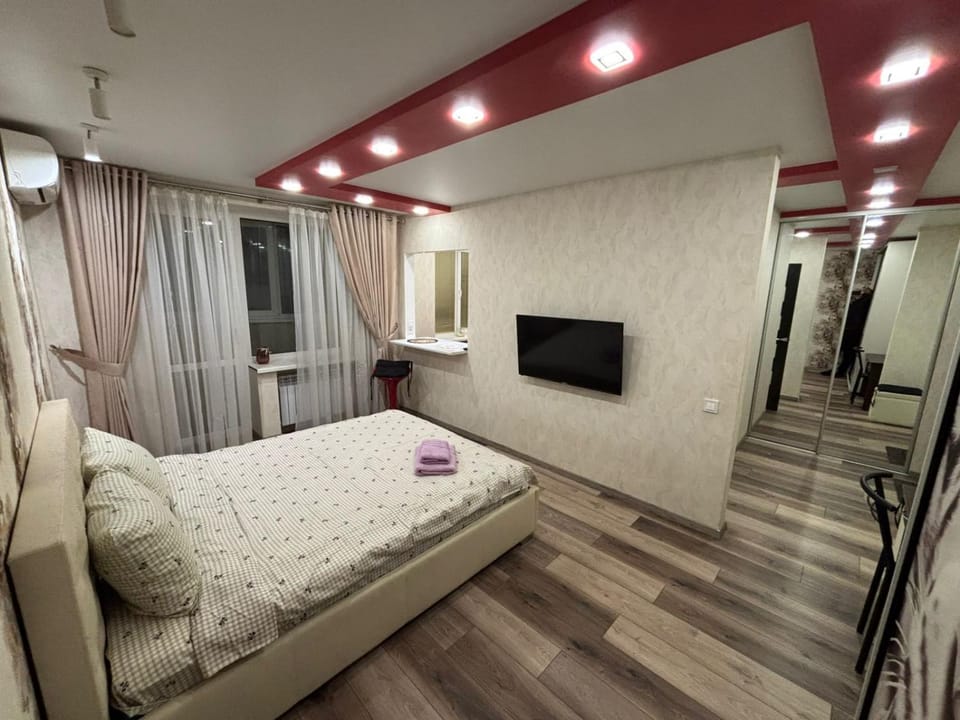 Communal lounge/ TV room, Bed, TV and multimedia, Living room, Photo of the whole room, Seating area, Evening entertainment, Bedroom, towels