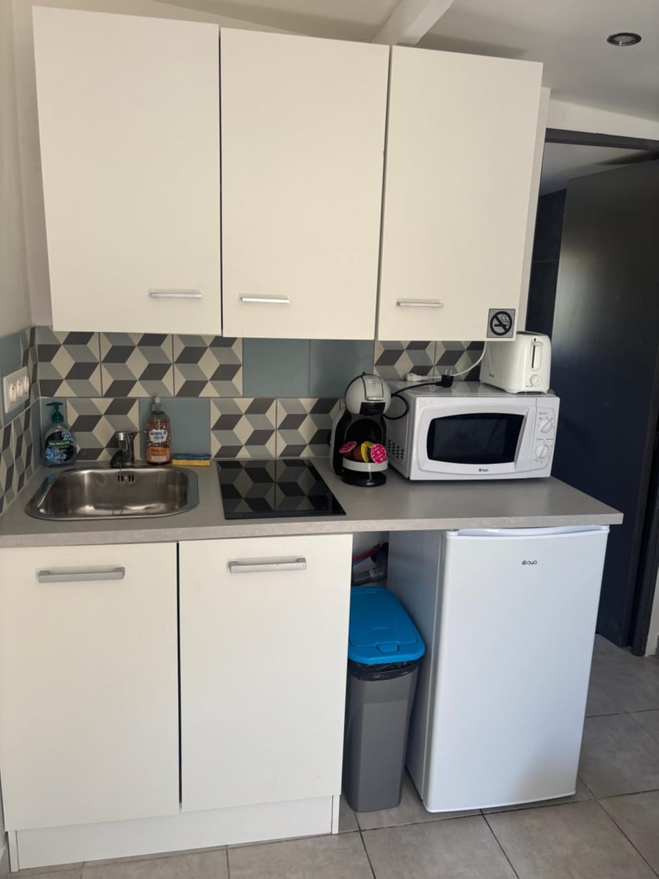 Kitchen or kitchenette, stove