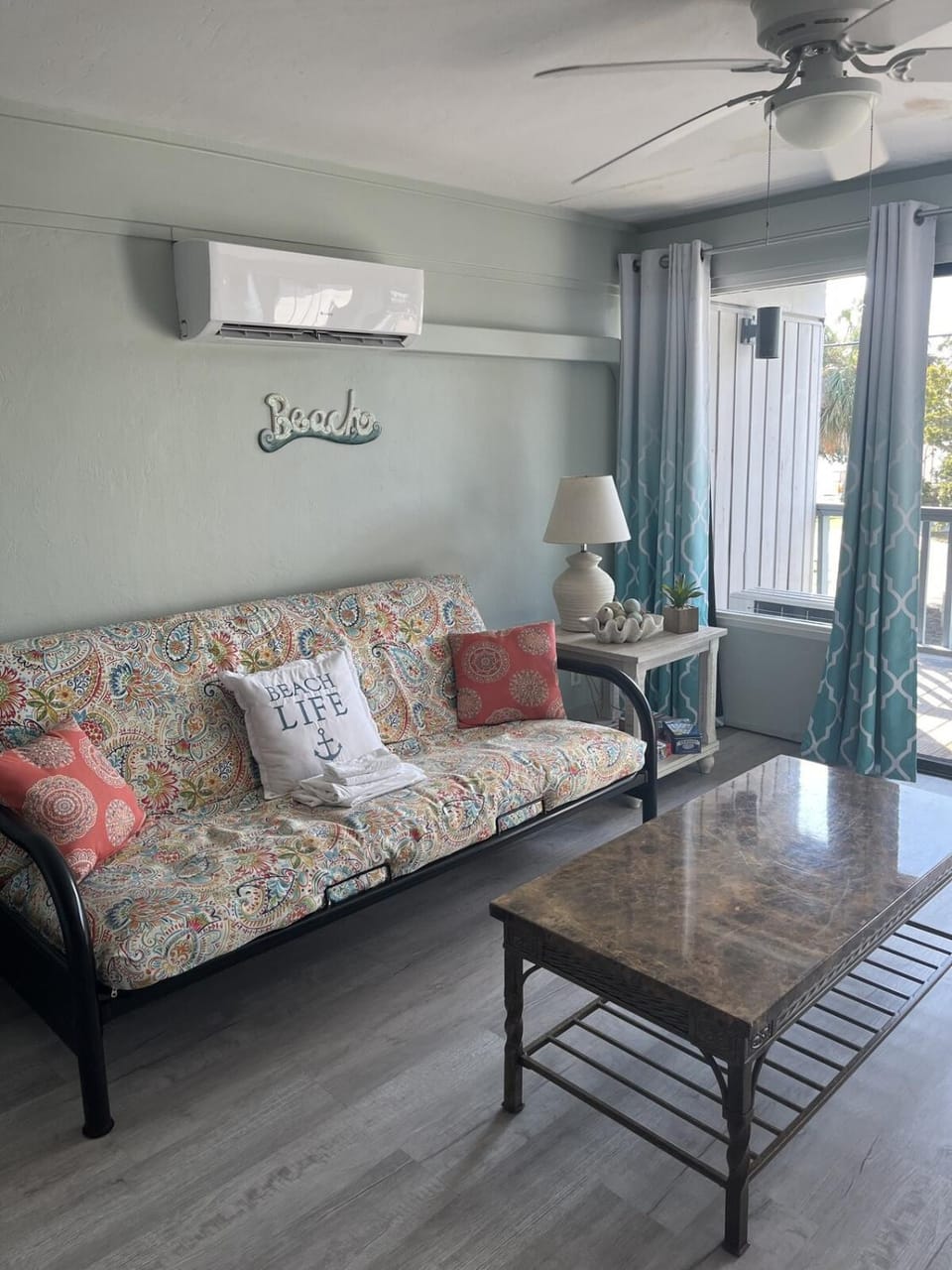 Seating area, air conditioner
