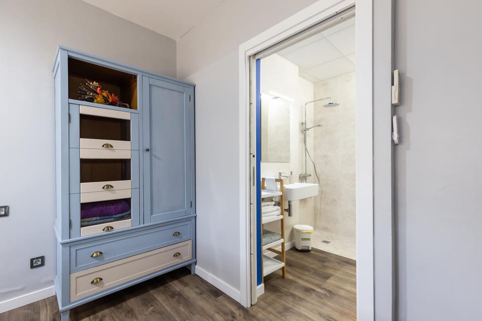 Bathroom, wardrobe