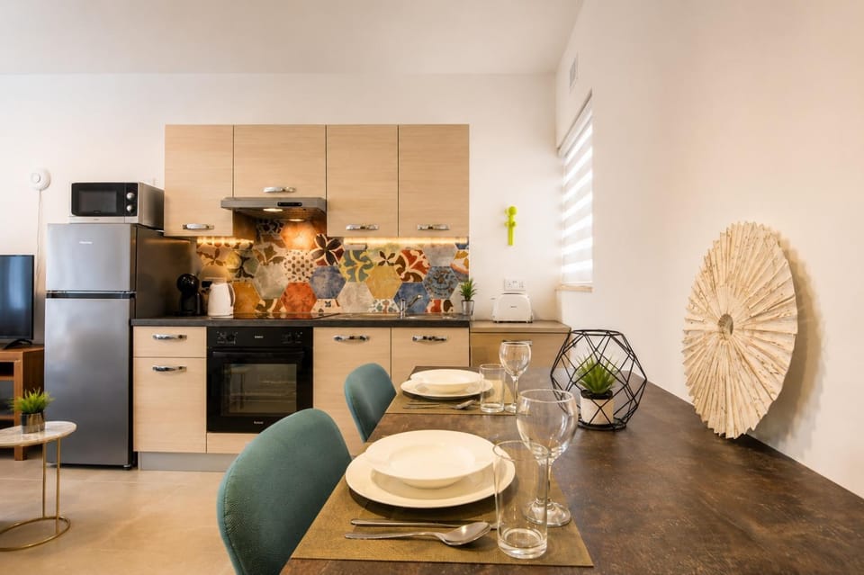 Coffee/tea facilities, Dining area, kitchen