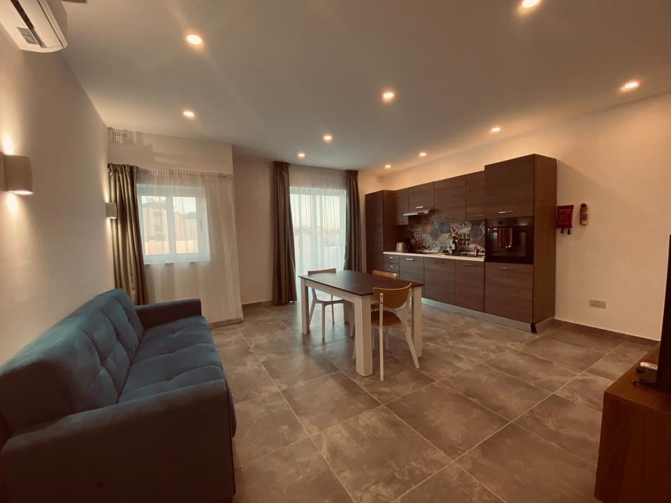 Kitchen or kitchenette, Living room, Seating area, Dining area, air conditioner