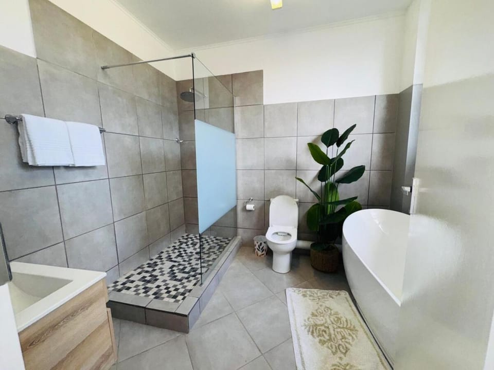 Shower, Toilet, Photo of the whole room, Bath