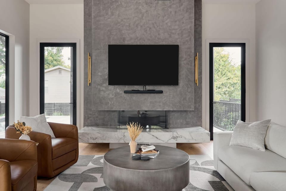 Treaty Oak Manor by Lux Tiny Resorts Villa in Austin