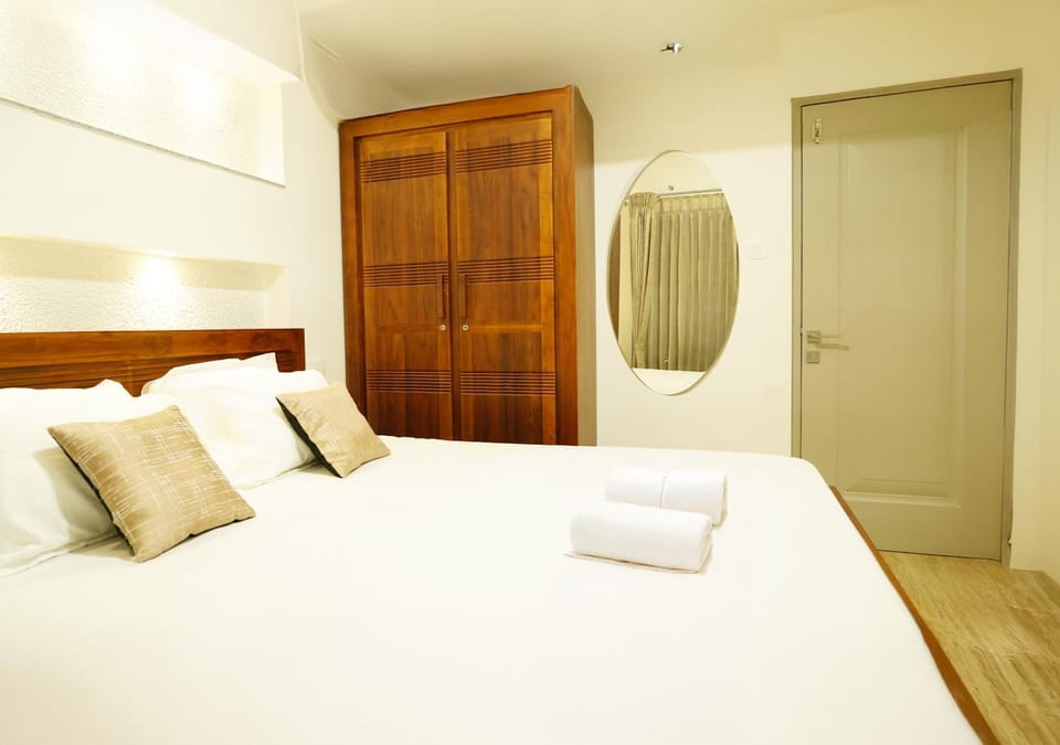 Bedroom, towels