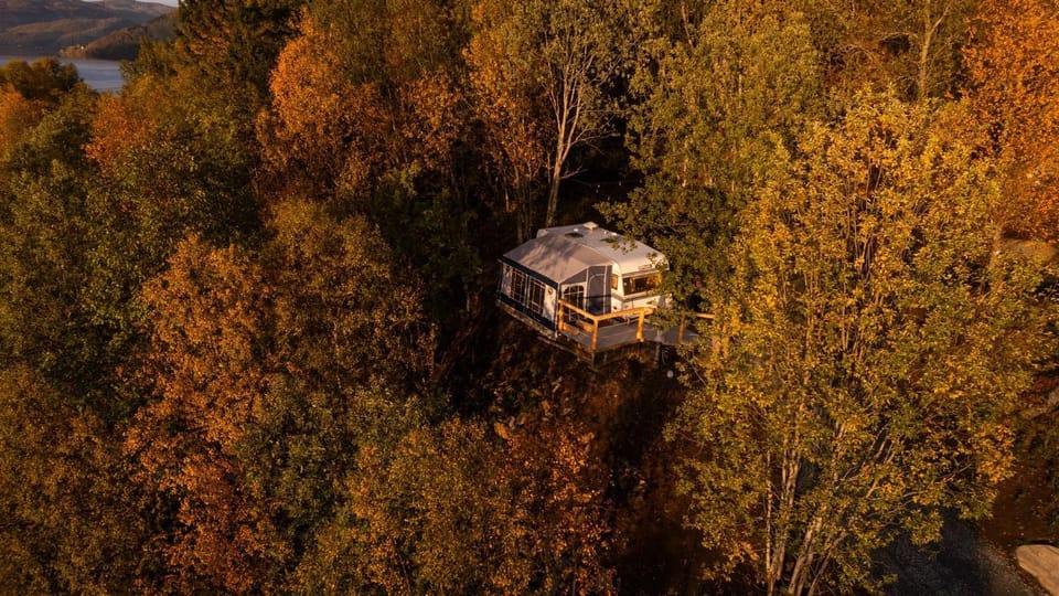 Property building, Day, Natural landscape, Bird's eye view, Mountain view