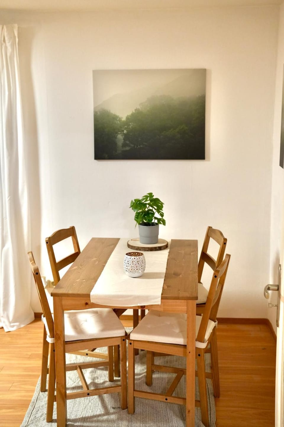Seating area, Dining area