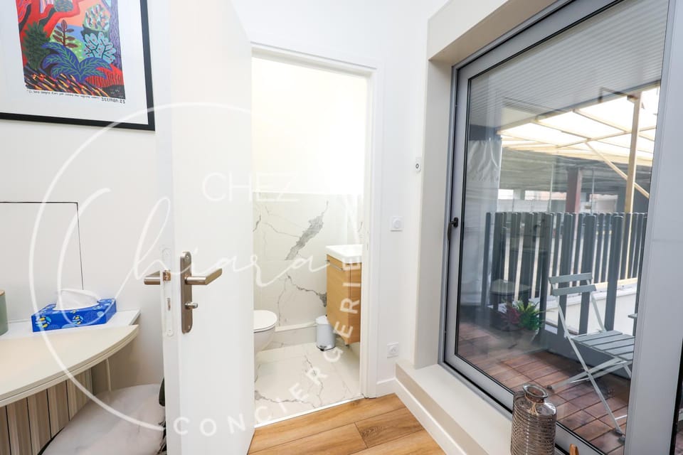 Bathroom, Balcony/Terrace