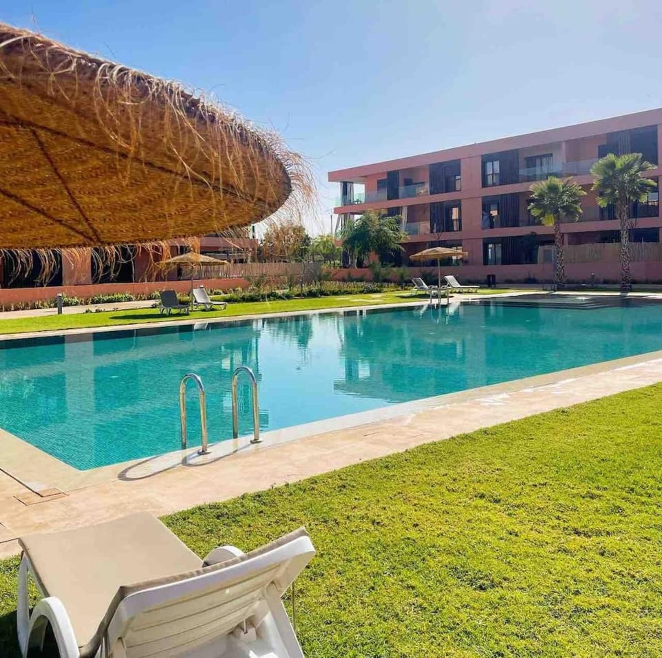Cosy Apartment with Balcony and Pool in Noria Golf Apartment in Marrakesh