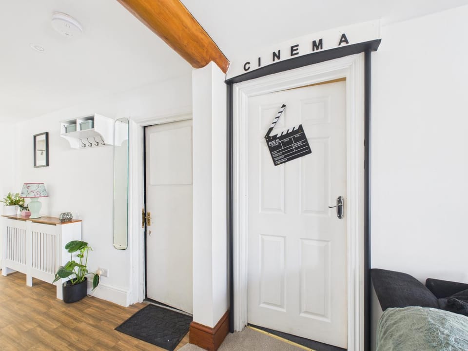 Spacious light and airy apartment with Cinema room Apartment in East Devon District