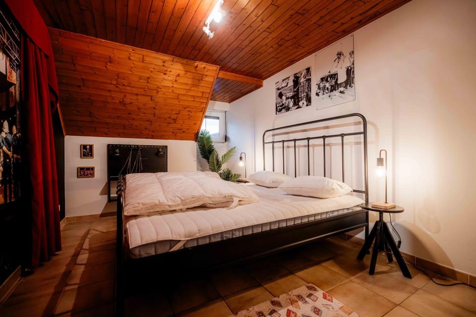 Bed, Bedroom