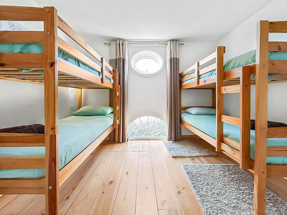 Photo of the whole room, Bedroom, bunk bed