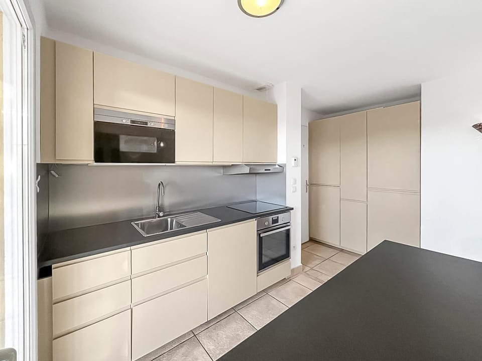 Kitchen or kitchenette, stove