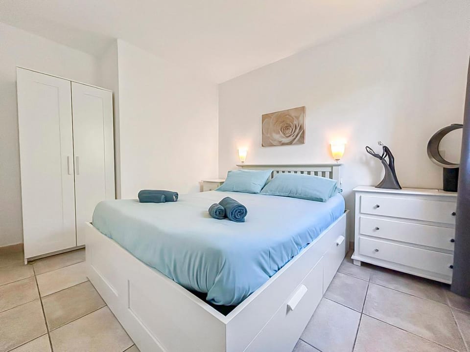 Bed, Photo of the whole room, Bedroom, towels, wardrobe
