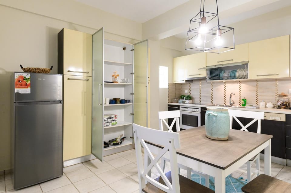 Property building, Kitchen or kitchenette, Living room