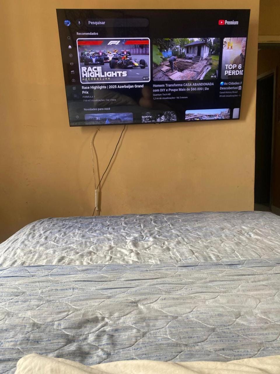 Bed, TV and multimedia, Bedroom
