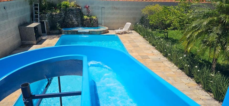 Fantástica Casa a Beira Mar com Piscina Aquecida Cobrado a Parte, Toboágua, Cascata, Hidromassagem, Salão de Jogos com Bilhar e Pebolim, Área Gourmet Coberta com Quiosque e Churrasqueira, 6 Quartos Sendo 4 Suites, 7 Banheiros, Garagem para 6 Carros, Wi-Fi House in State of São Paulo