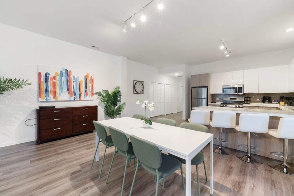 Kitchen or kitchenette, Seating area, Dining area, minibar, oven