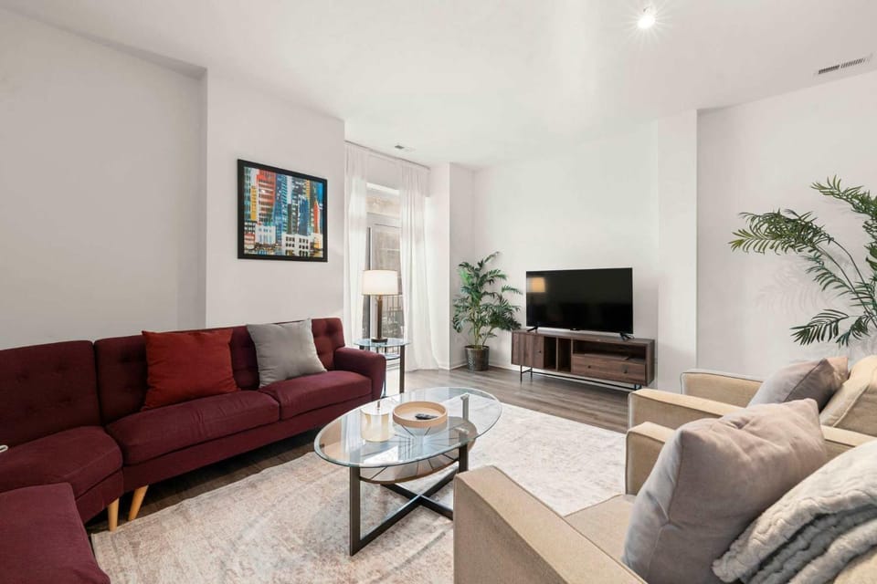 TV and multimedia, Living room, Seating area, Evening entertainment