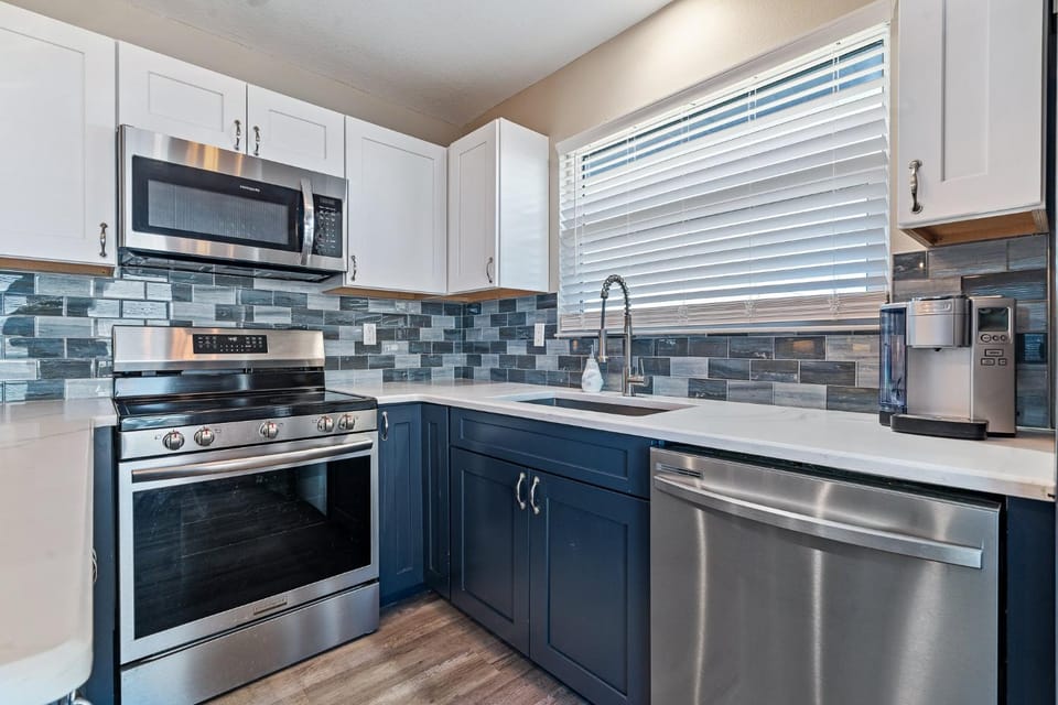 Kitchen or kitchenette, dishwasher, oven, pet friendly, stove, toaster