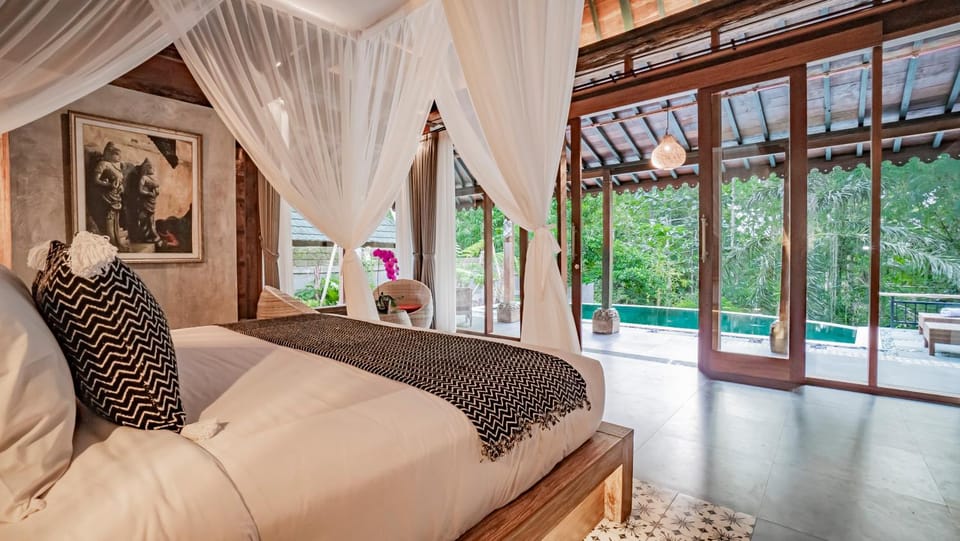 Photo of the whole room, Bedroom, Garden view