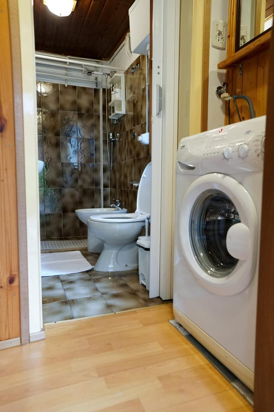 Bathroom, washing machine