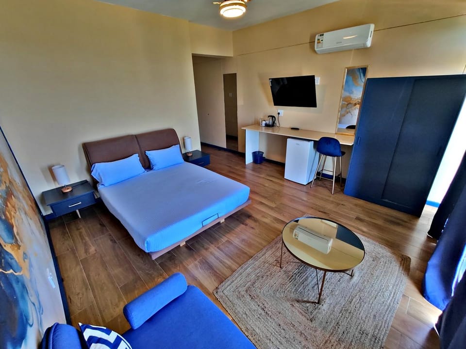 Photo of the whole room, Bedroom