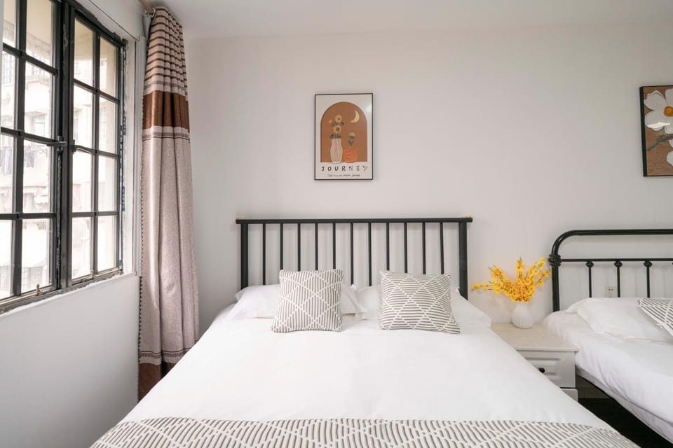 Book and Bed-North Bund Apartment in Shanghai