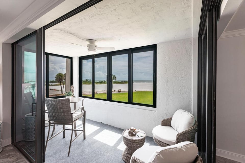Beachside Bliss with Stunning Gulf Views & Resort Amenities - Landers Sunset Lagoon - Roelens House in Estero Island