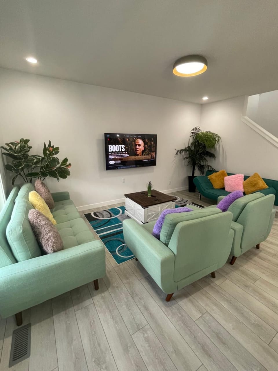 Exquisite 4BR & 3 Baths 2000sqft Home House in Calgary