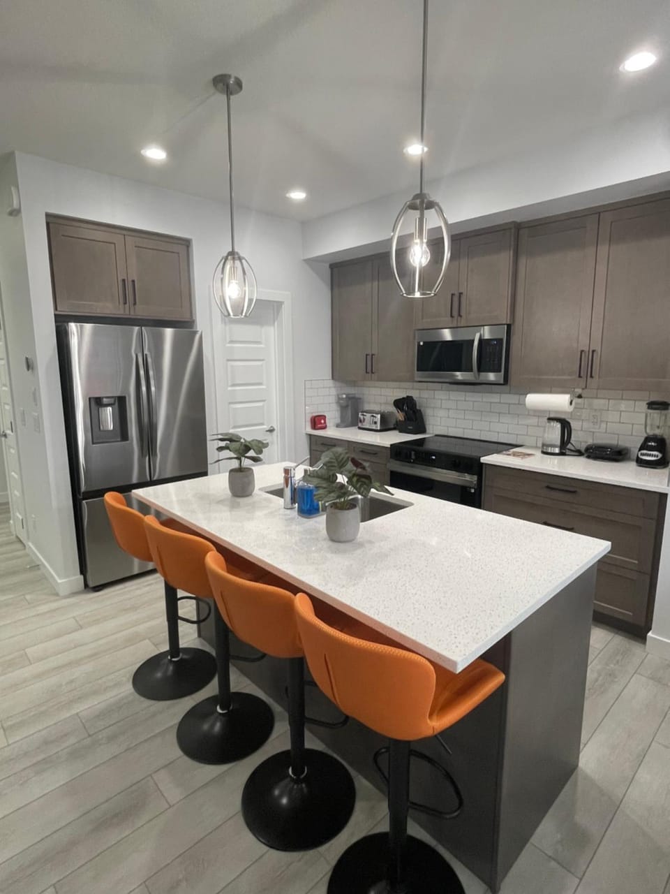 Exquisite 4BR & 3 Baths 2000sqft Home House in Calgary