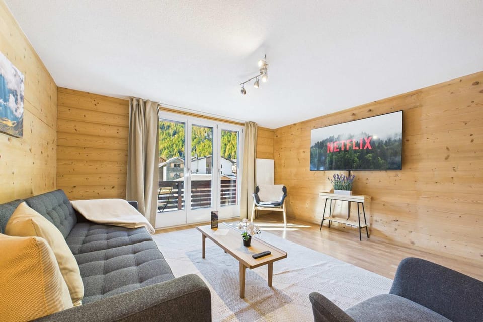 Family-friendly apartment with mountain views Apartment in Canton of Valais