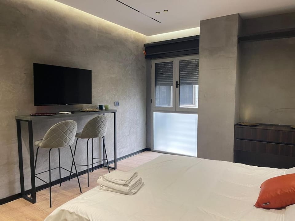 JT Tirana Studios - Yellow Apartment in Tirana