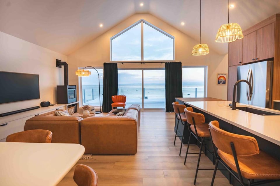 Kitchen or kitchenette, Living room