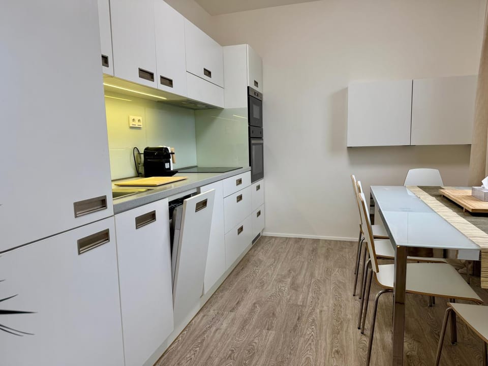 Kitchen or kitchenette, Dining area, stove