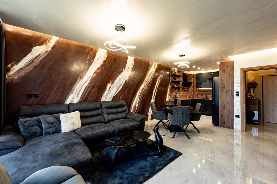 TV and multimedia, Kitchen or kitchenette, Living room, Seating area
