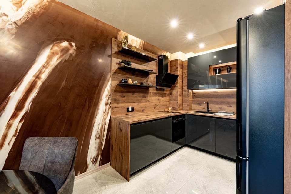 Kitchen or kitchenette, minibar, oven, stove