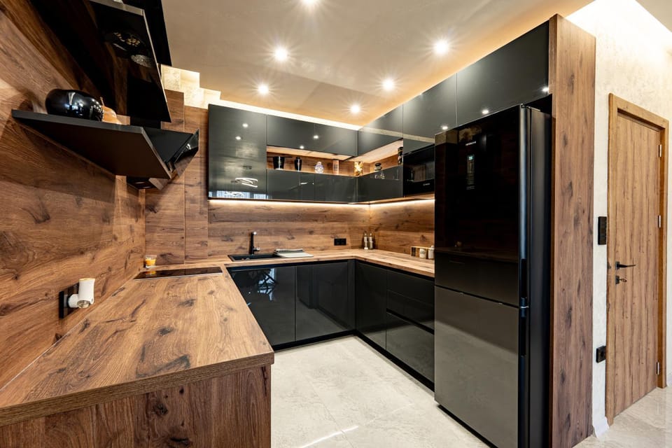 Kitchen or kitchenette, minibar, oven, stove