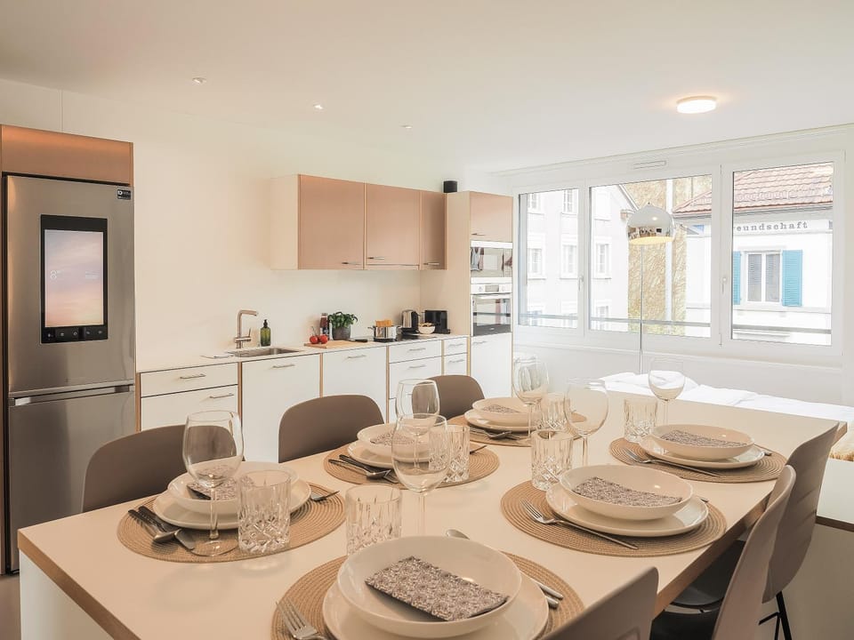 Kitchen or kitchenette, Dining area, Food