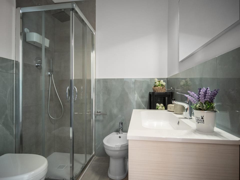 Shower, Toilet, Bathroom
