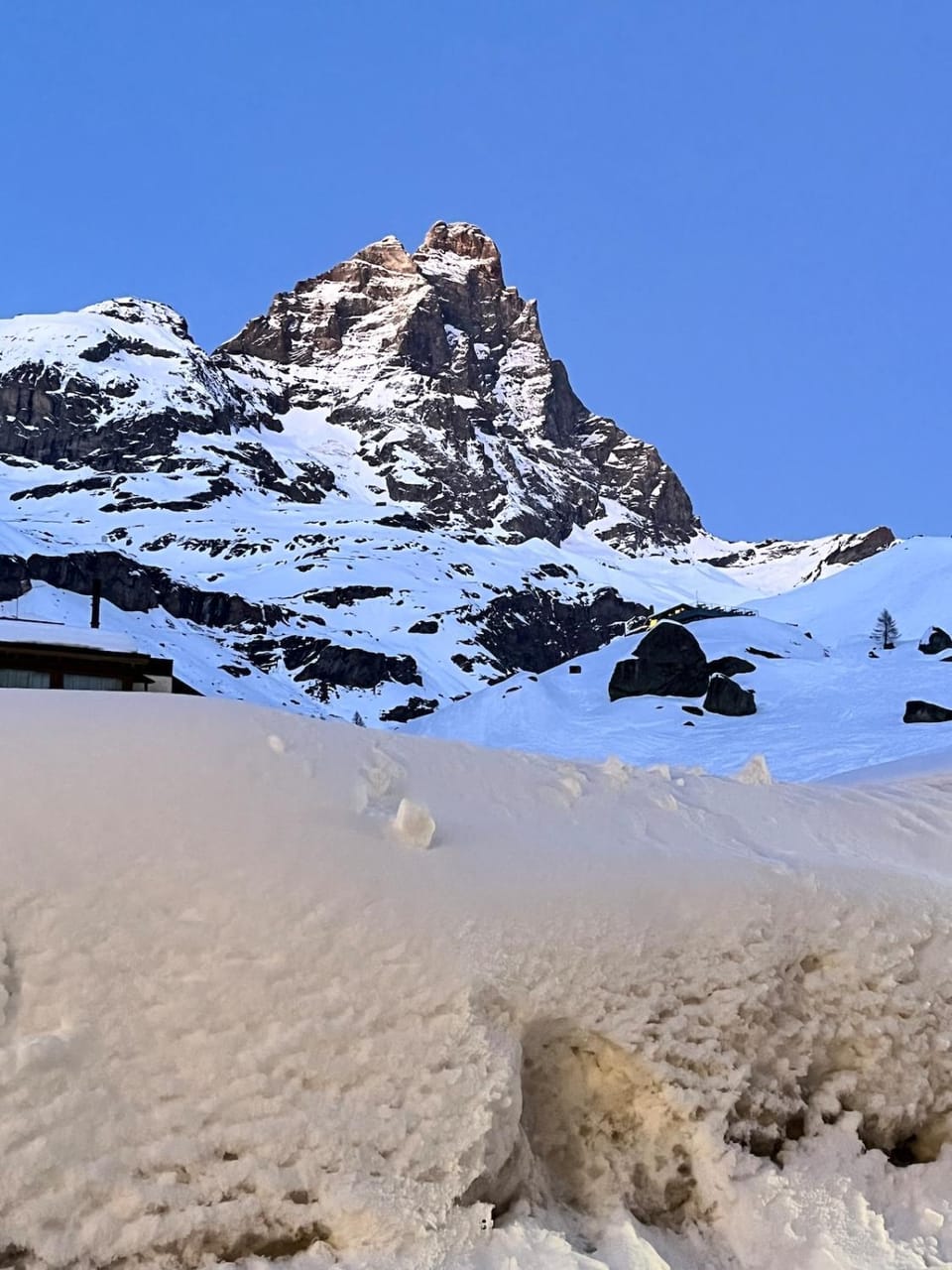 Nearby landmark, Natural landscape, Mountain view