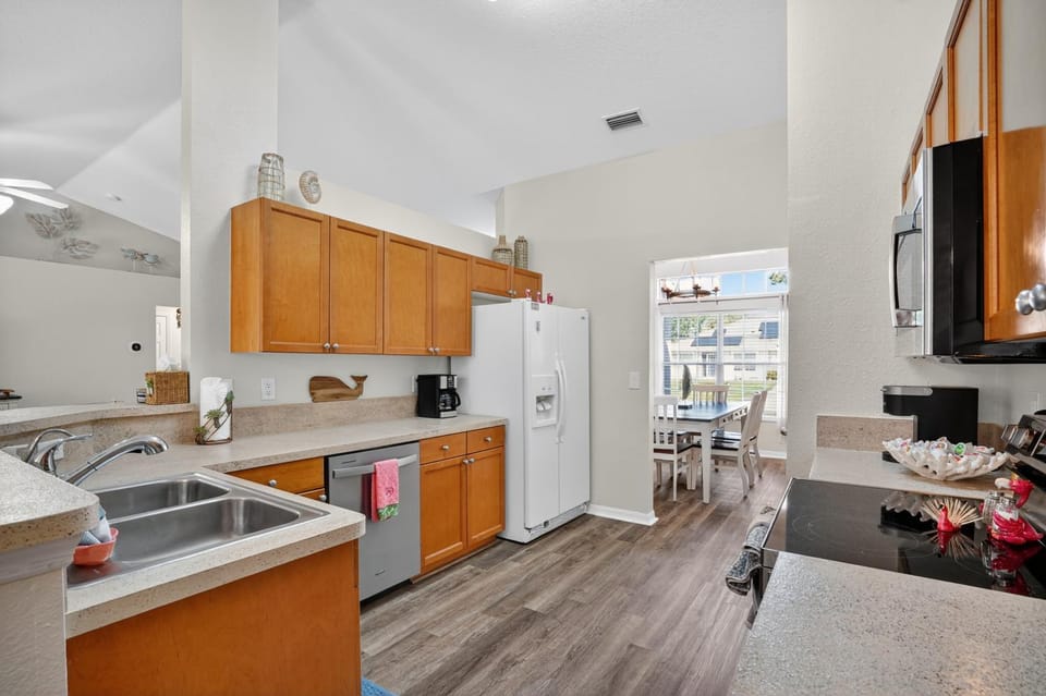Spacious 4BR Retreat with Heated Pool & Spa House in North Port